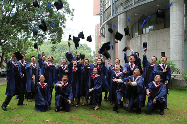 热烈祝贺华中师范大学2013届MBA学子顺利毕业